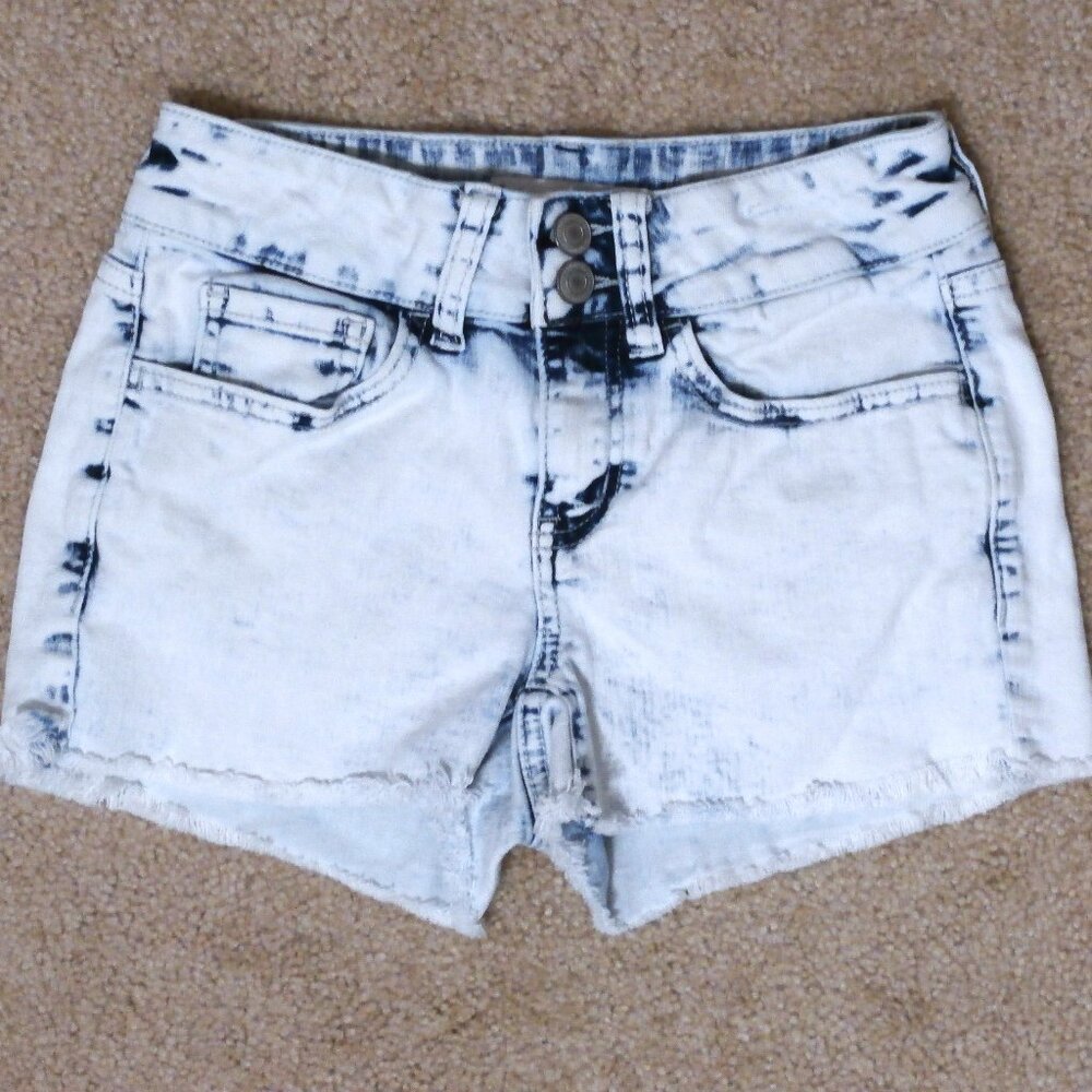 So Low Rise Favorite Midi Junior Size 1 Pre-Washed Denim Shorts